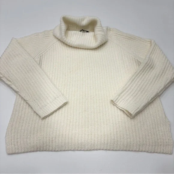Cozy Cream Turtleneck Sweater - Picture 3 of 10